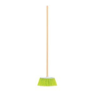 Escoba mediana tipo cepillo, cerdas de PVC, bastón de madera